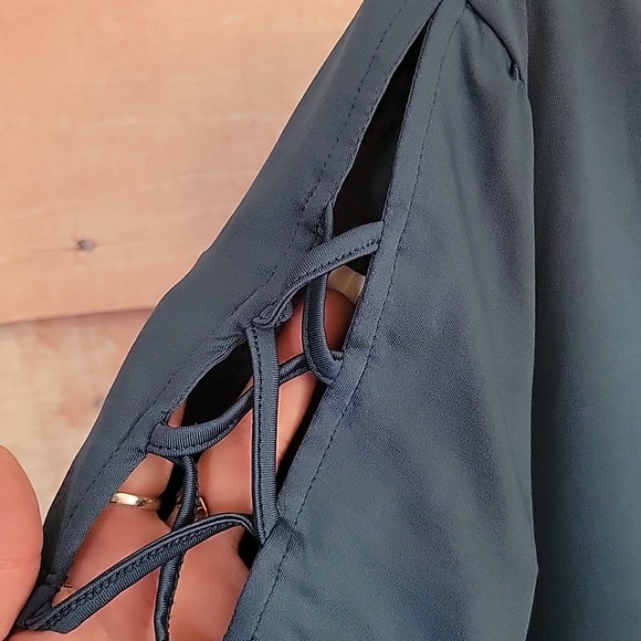 Adrienne Vittadini Sport V-neck Top - Picture 3 of 7